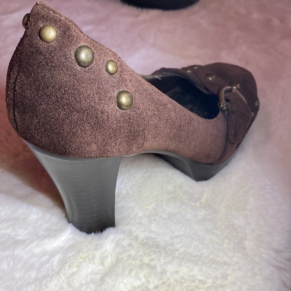 Brown suede round toe platform heels - Picture 3 of 7